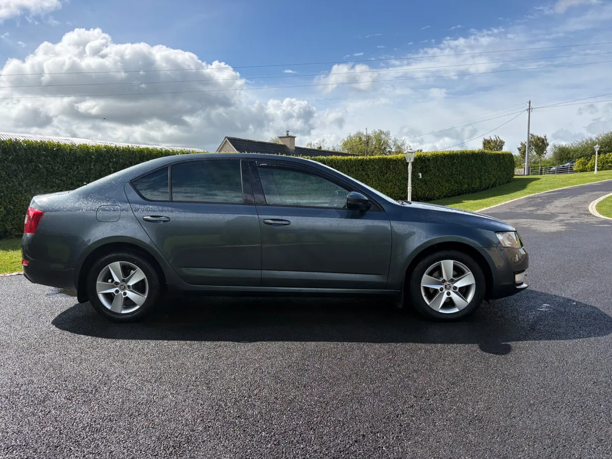 Skoda Octavia 2017 - Image 2