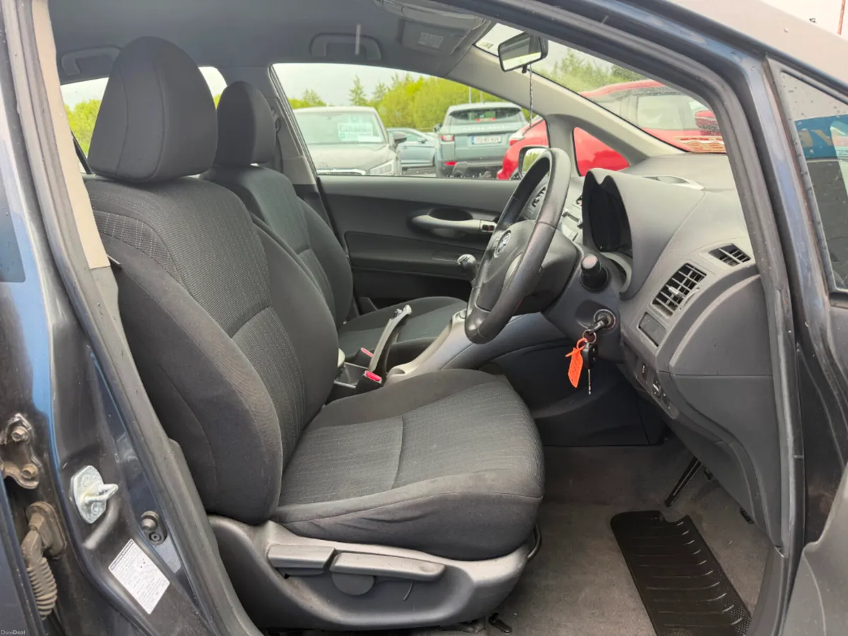 Toyota Auris 1.4vvt-i T3 5 DOOR - Image 3
