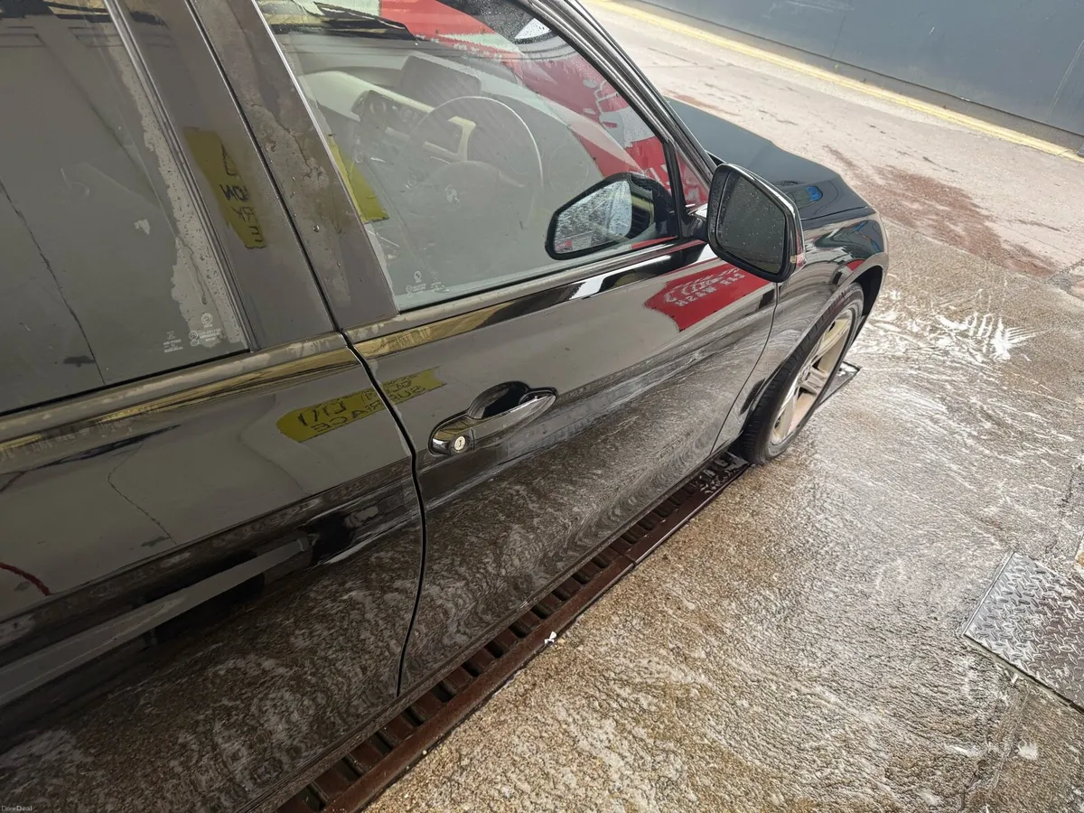 Car bmw 320d manual fresh condition - Image 3