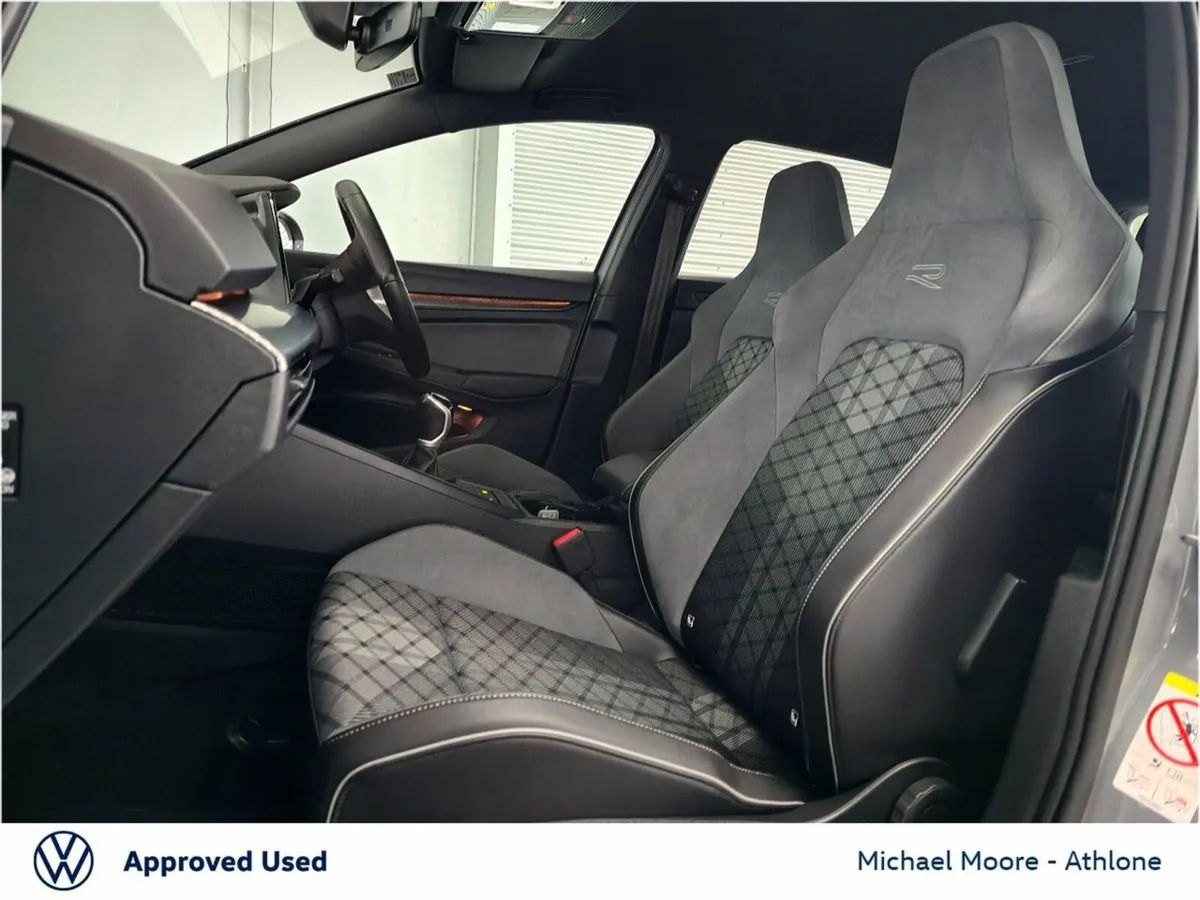 Volkswagen Golf 2.0 TDI 150BHP R-Line - Image 4