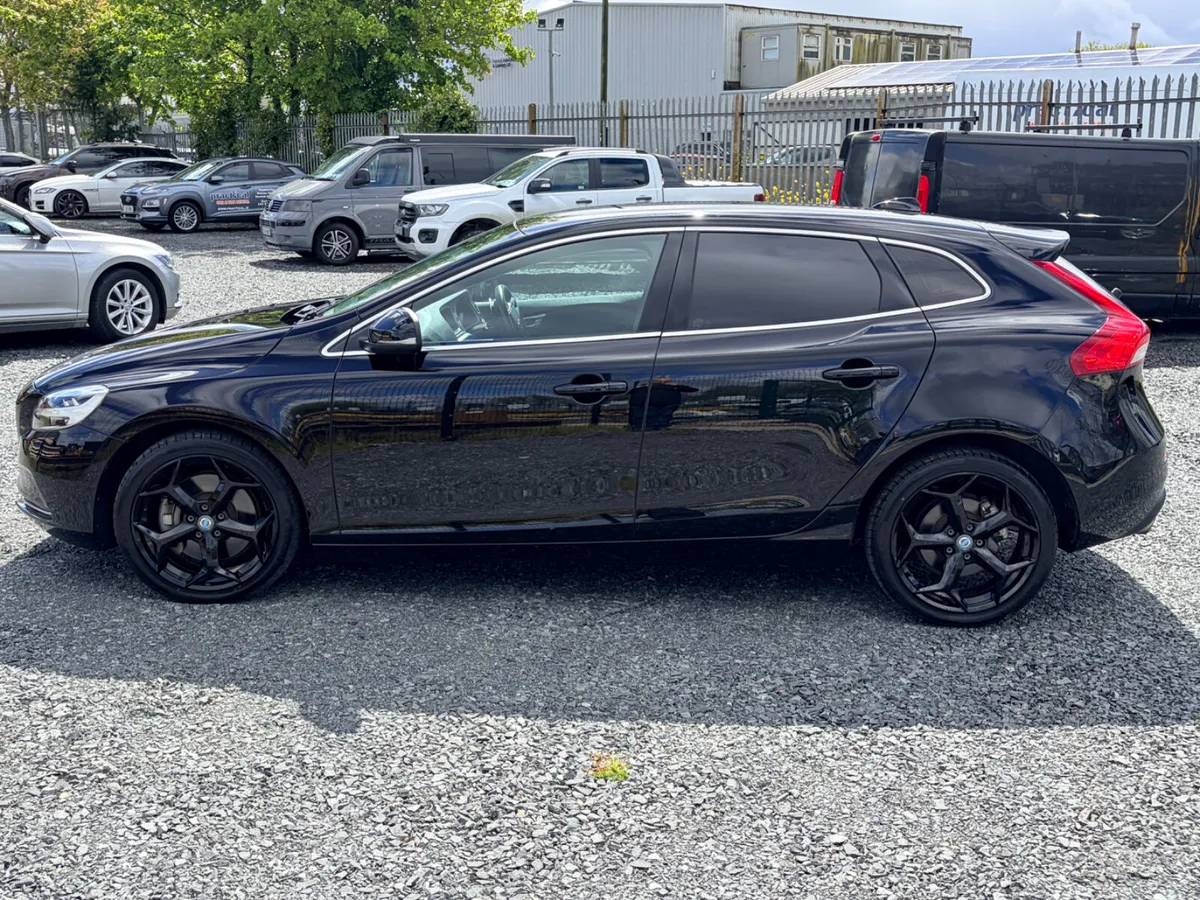 2018 VOLVO V40 1.5T3 INSCRIPTION AUTO FULLY LOADED - Image 6