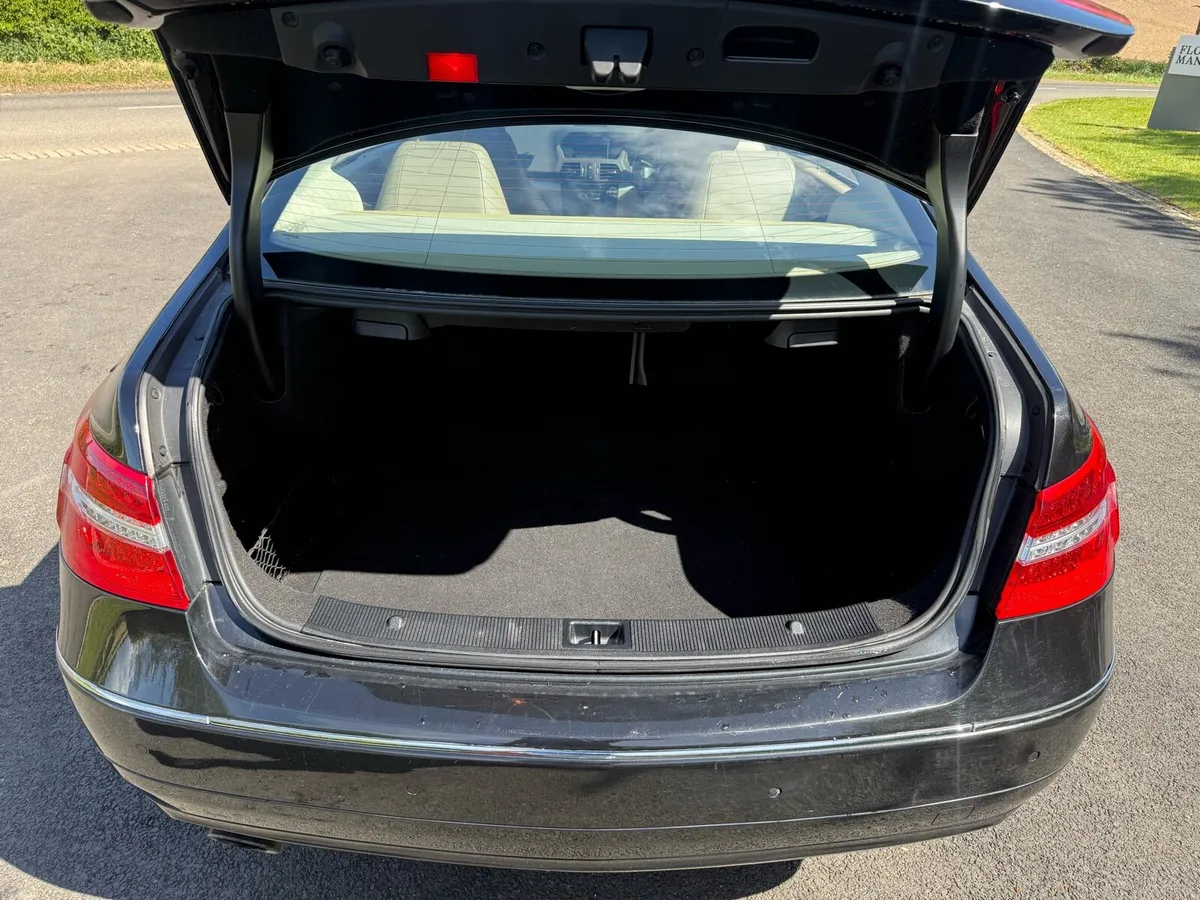 Mercedes E220 Diesel Manual Full MOT 52 MPG - Image 4