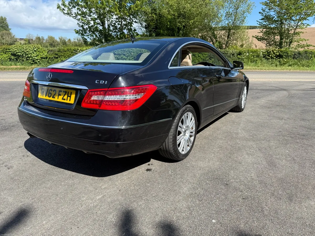 Mercedes E220 Diesel Manual Full MOT 52 MPG - Image 2