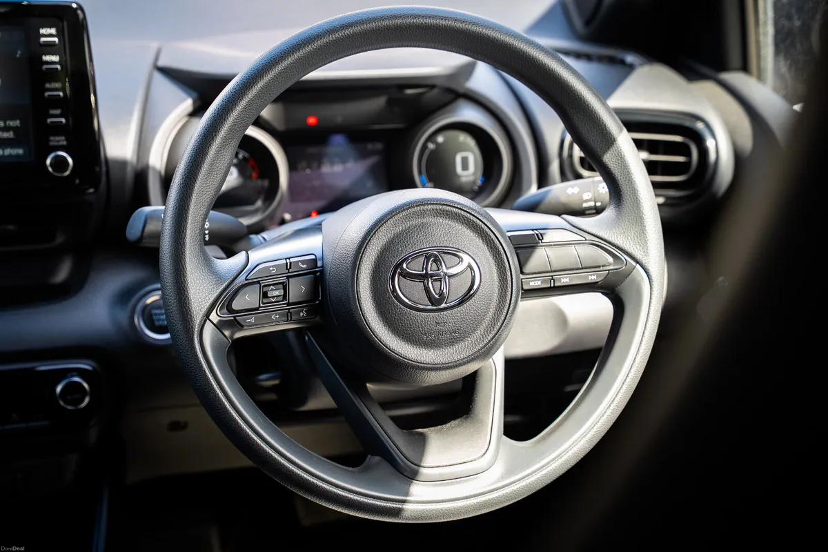 241  TOYOTA YARIS X  PETROL  AUTO - Image 5