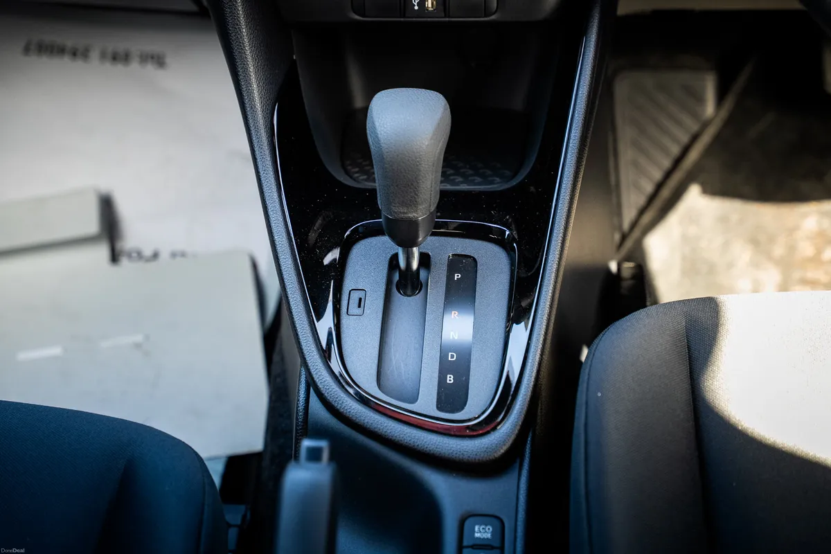 241  TOYOTA YARIS X  PETROL  AUTO - Image 6