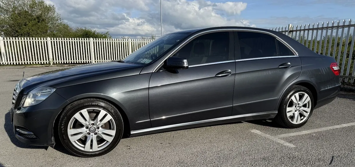 Mercedes-Benz E-Class 2012 - Image 3