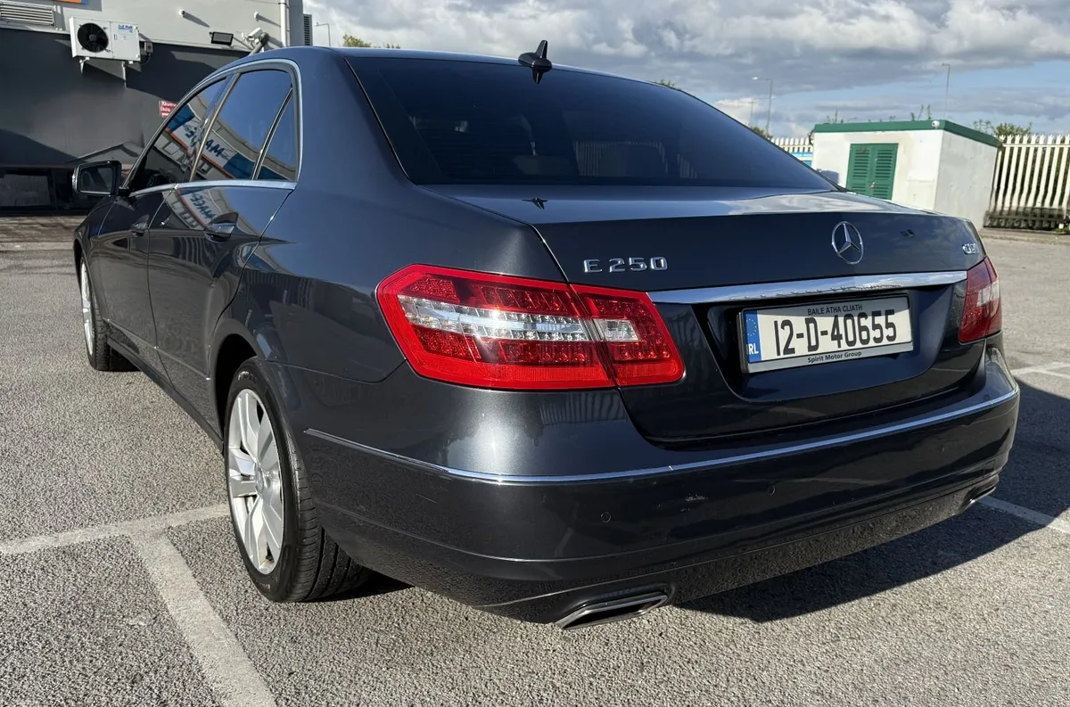 Mercedes-Benz E-Class 2012 - Image 4