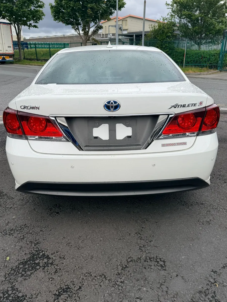 2013 Toyota Crown White - Image 4