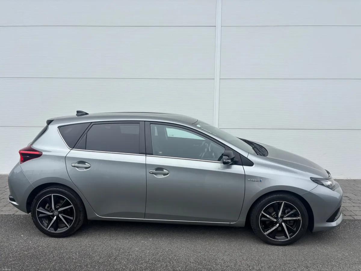 2018 TOYOTA AURIS HYBRID LUNA A/T LOW KM - Image 4