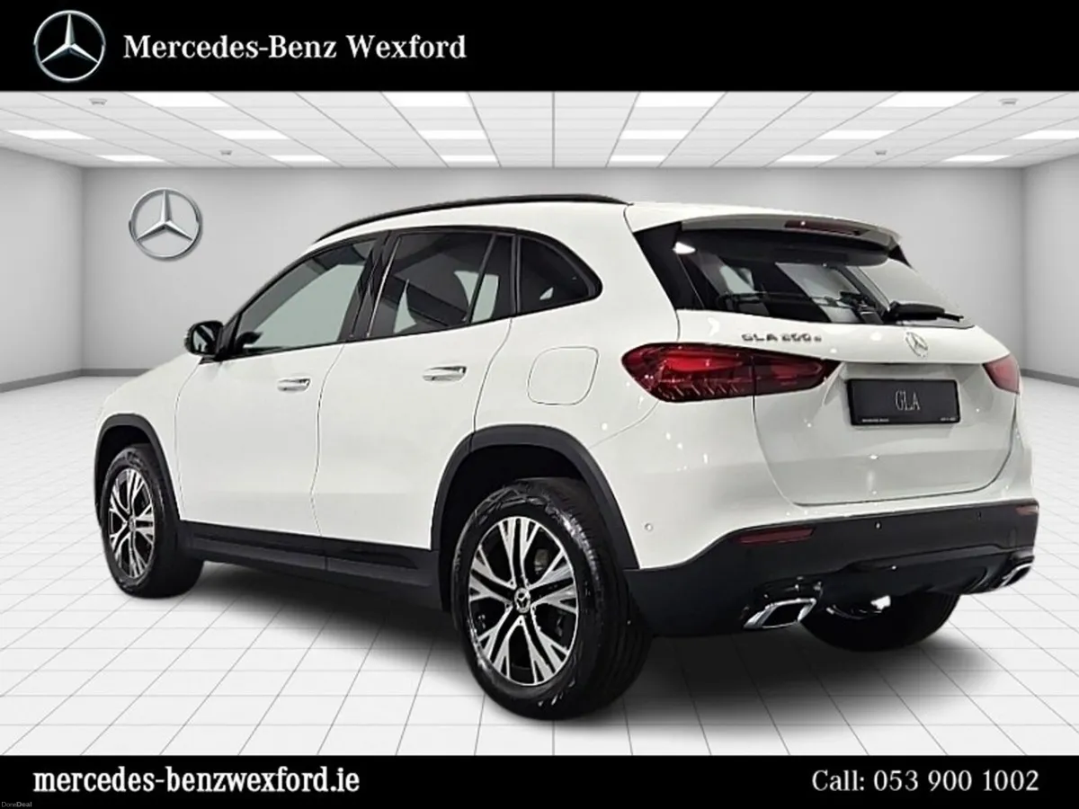 Mercedes-Benz GLA 200D Progressive with Nightpack - Image 3