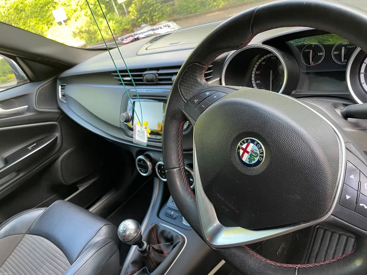 Alfa Romeo Giulietta 2015 - Image 4