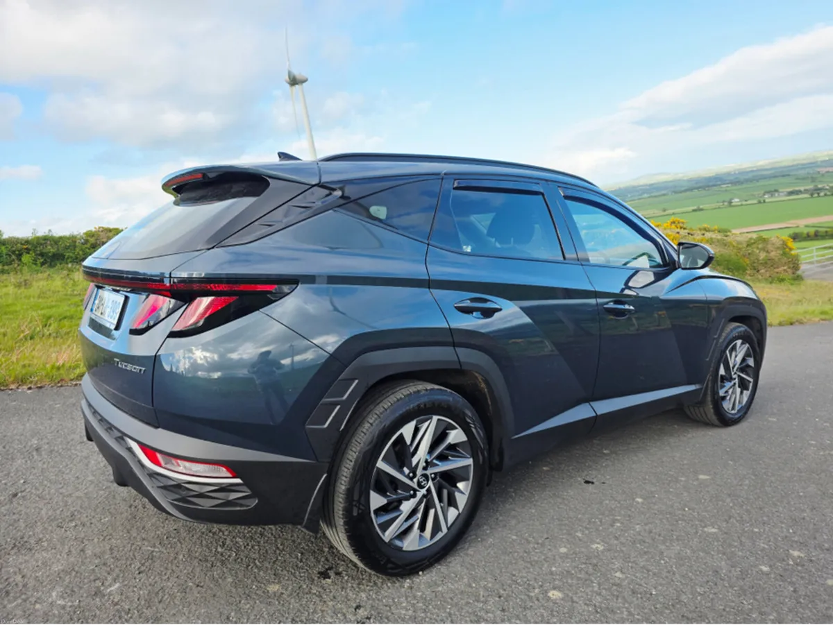 Hyundai Tucson EXECUTIVE 5DR - Image 2
