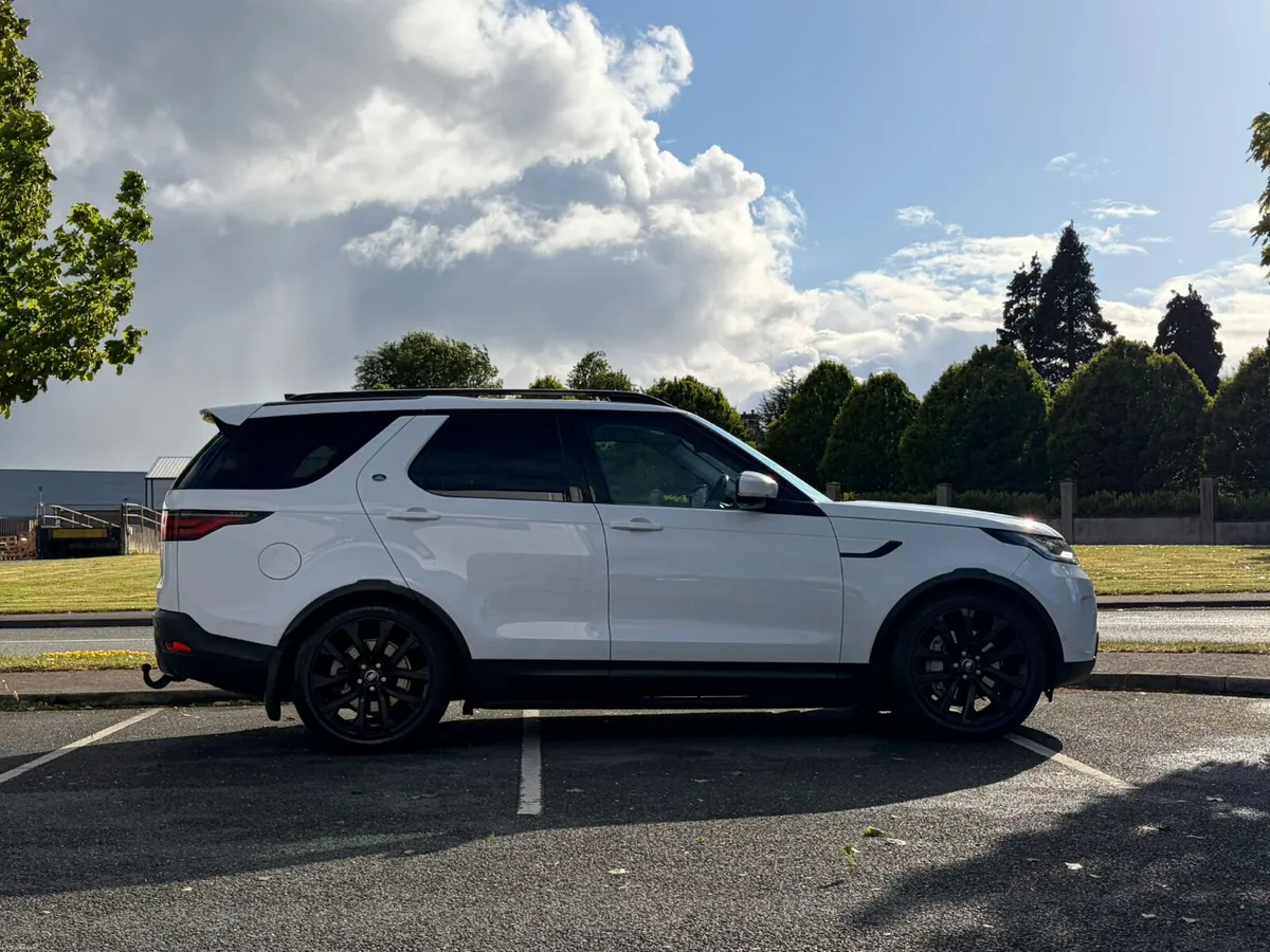 2022 Land Rover Discovery 5 SE Commercial 2 Seater - Image 2