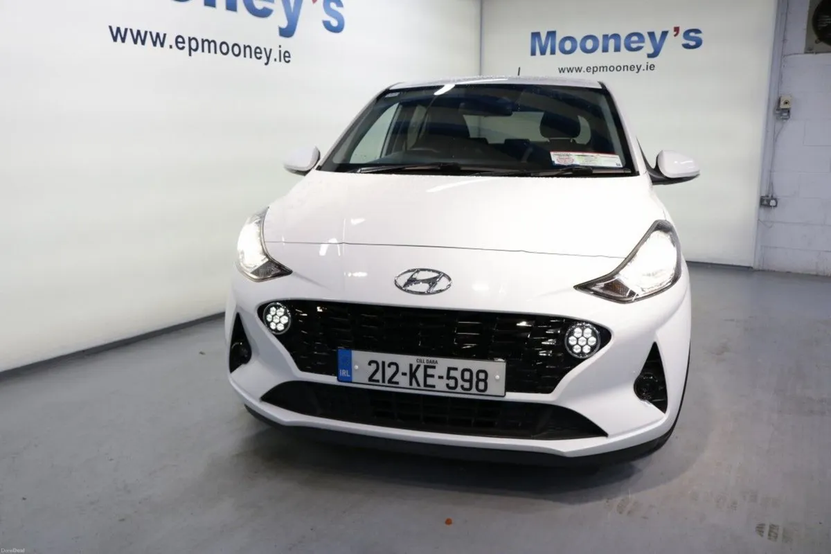 Hyundai i10 AUTOMATIC DELUXE PLUS 1.0L PETROL HATC - Image 2