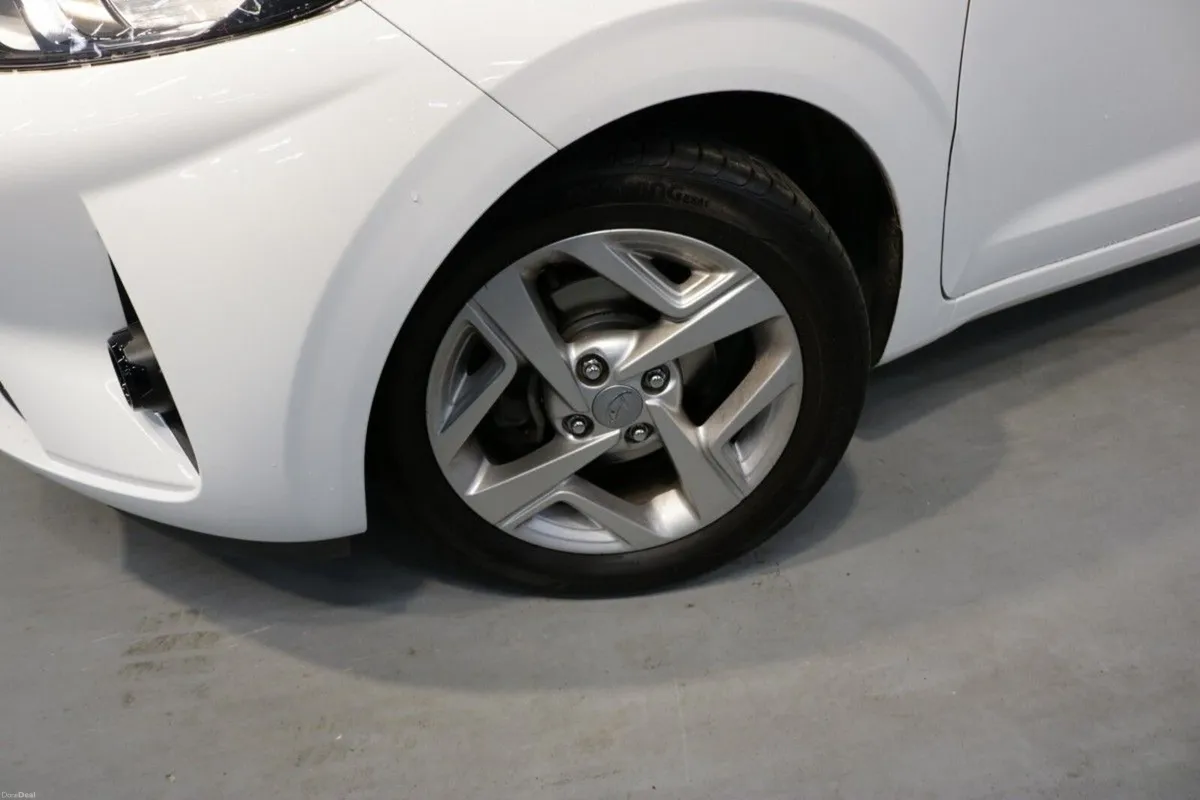 Hyundai i10 AUTOMATIC DELUXE PLUS 1.0L PETROL HATC - Image 3