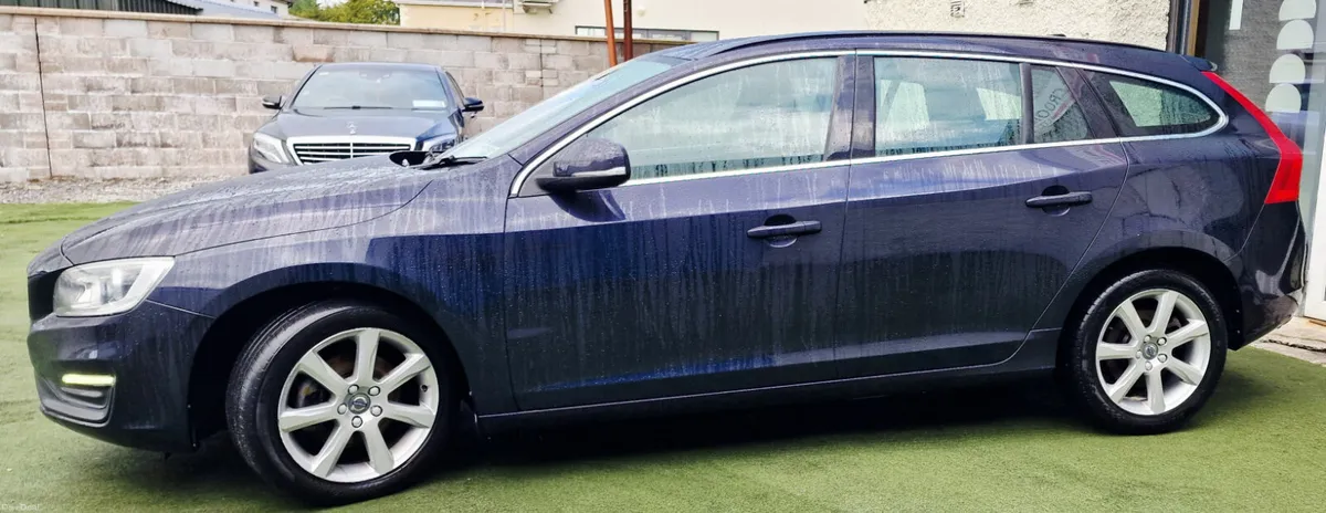 Volvo V60 2.0TD SPEC ED LEATHER NAV NCT TAX - Image 2