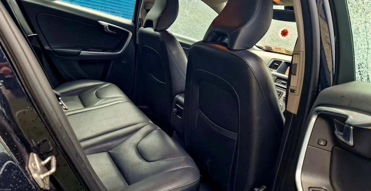 Volvo V60 2.0TD SPEC ED LEATHER NAV NCT 09.27 - Image 6