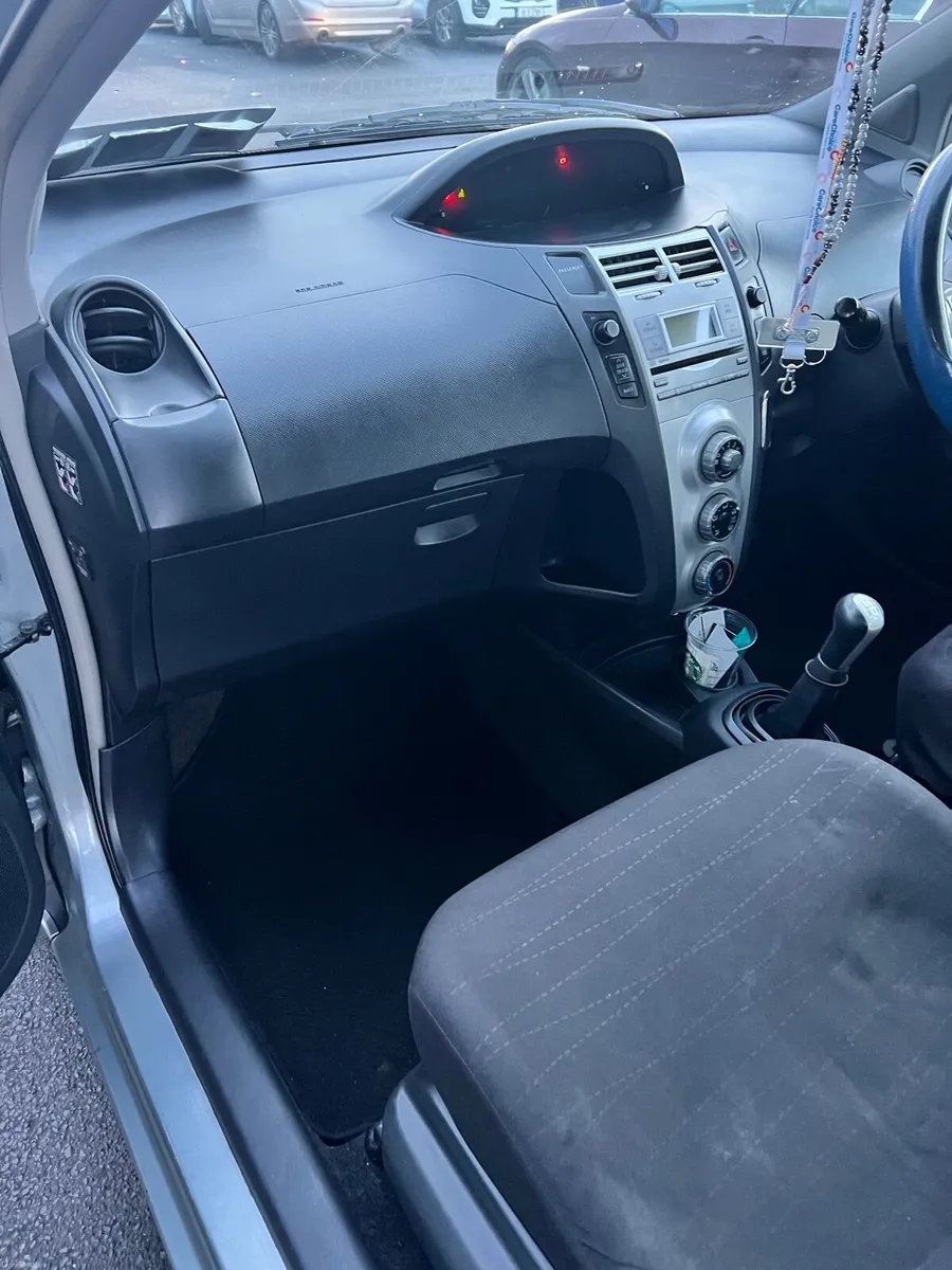 Toyota Yaris 2006 - Image 4