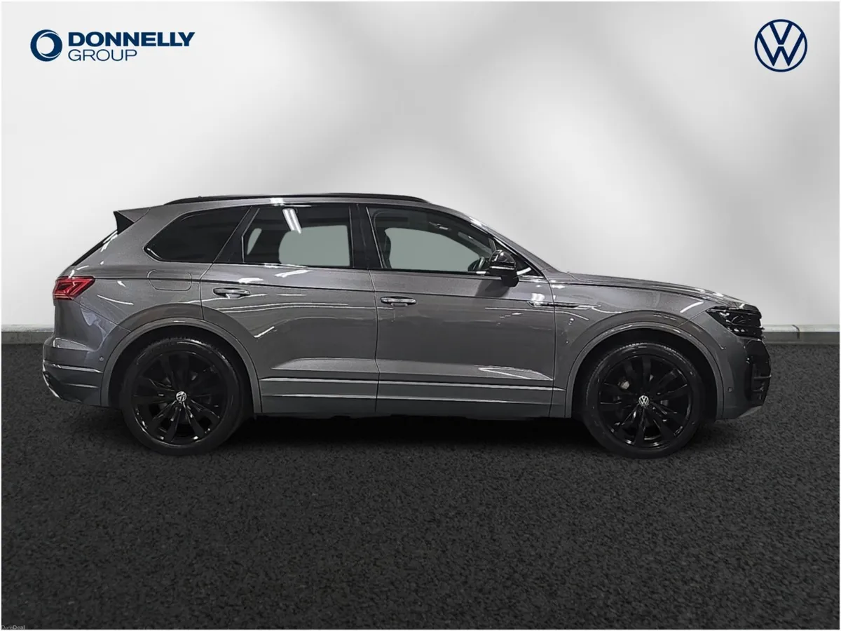 Volkswagen Touareg Diesel Estate Black Edition - Image 4
