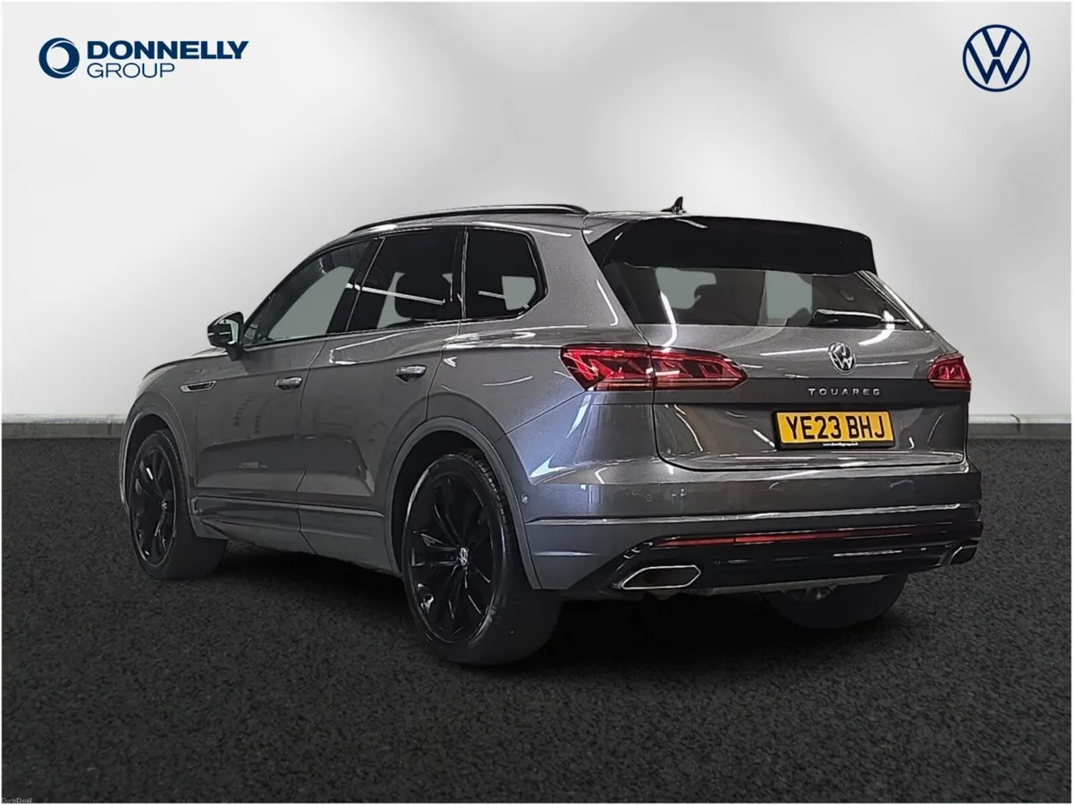 Volkswagen Touareg Diesel Estate Black Edition - Image 3