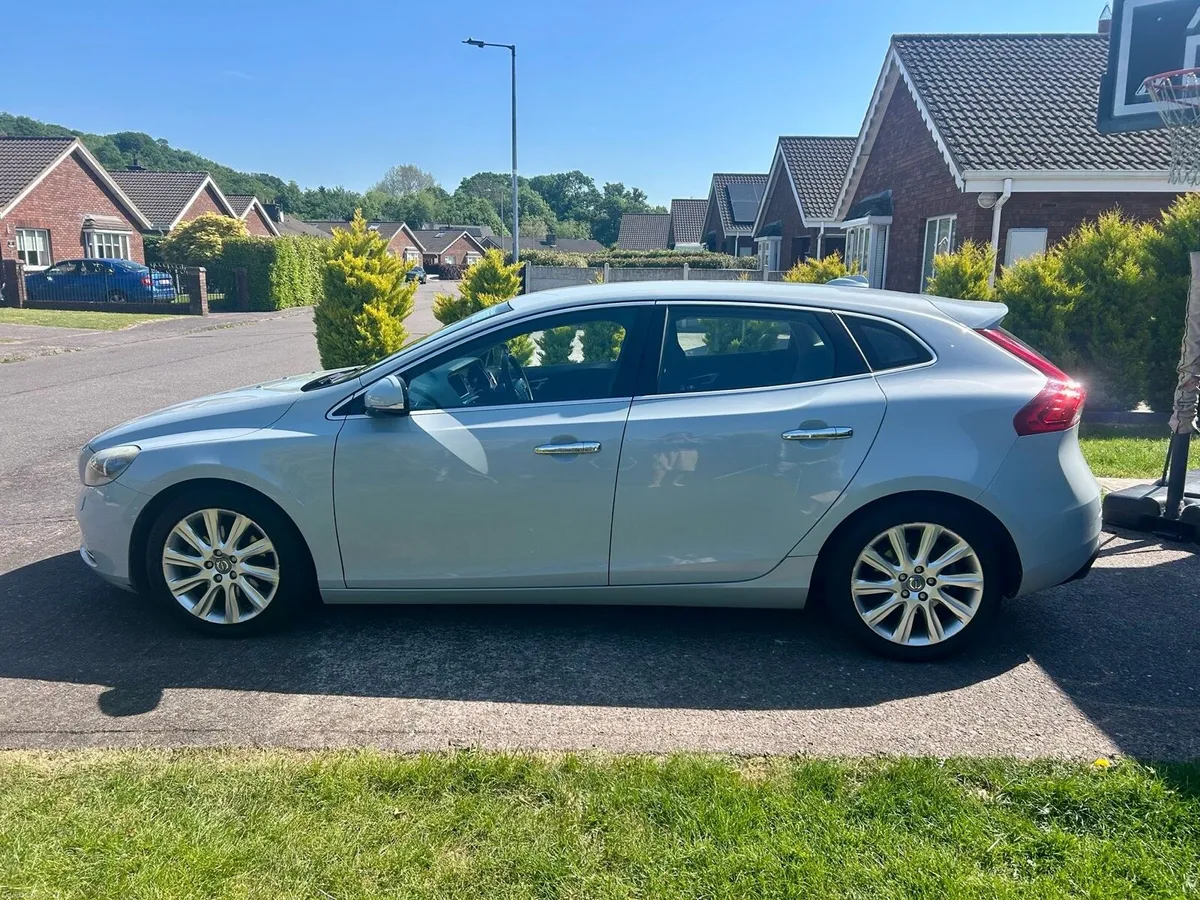 Volvo V40 T4 - R Design - Image 1