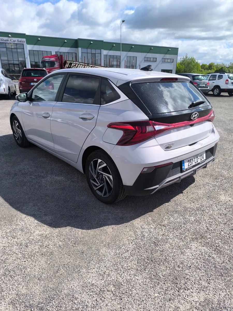 251 Hyundai i20 . Excellent value - Image 2