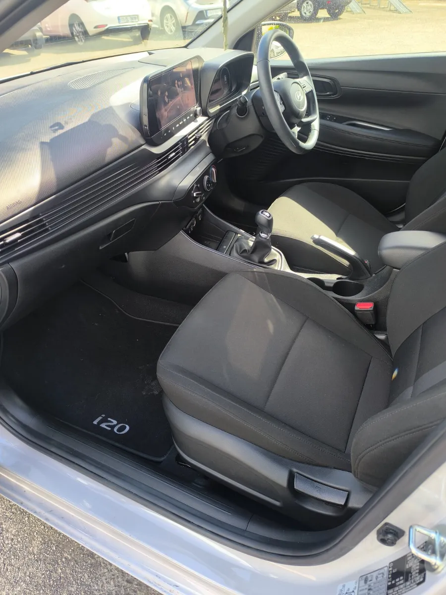 251 Hyundai i20 . Excellent value - Image 4
