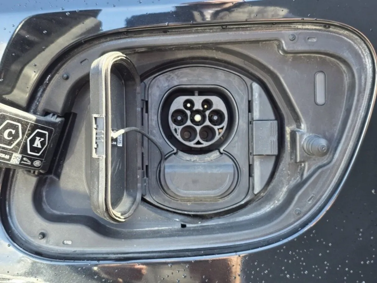Land Rover Discovery Sport HSE R-Dynamic - Image 6