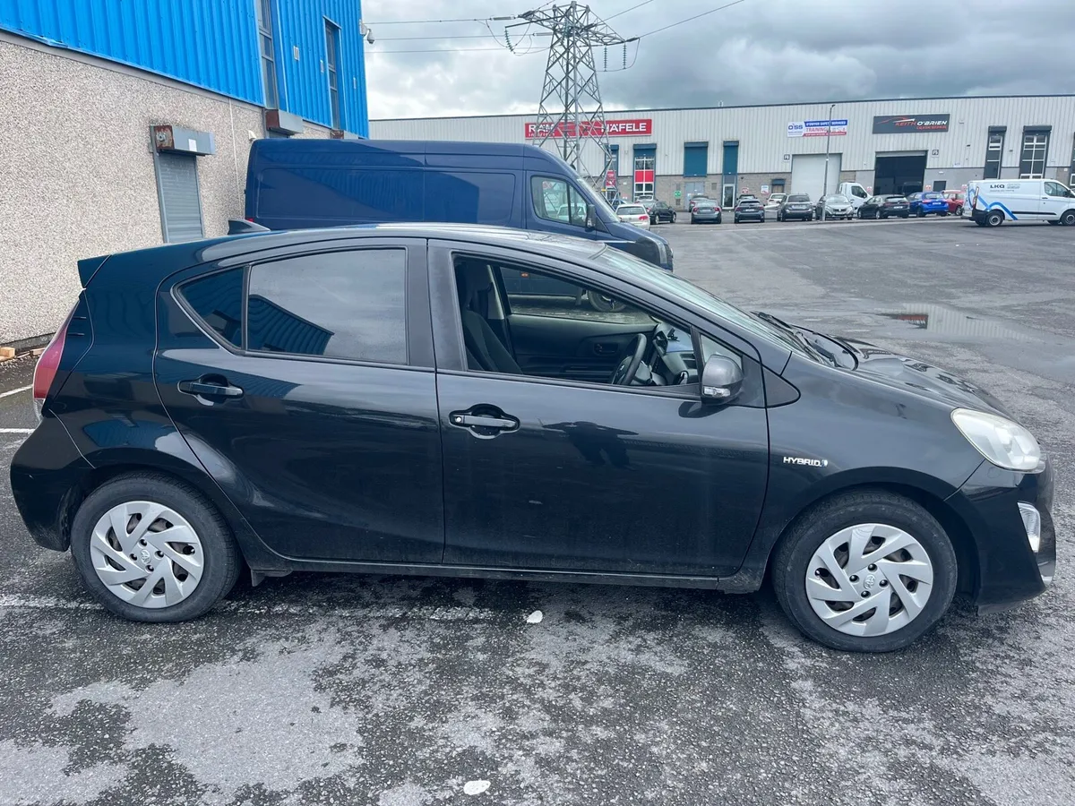 Car - Image 2