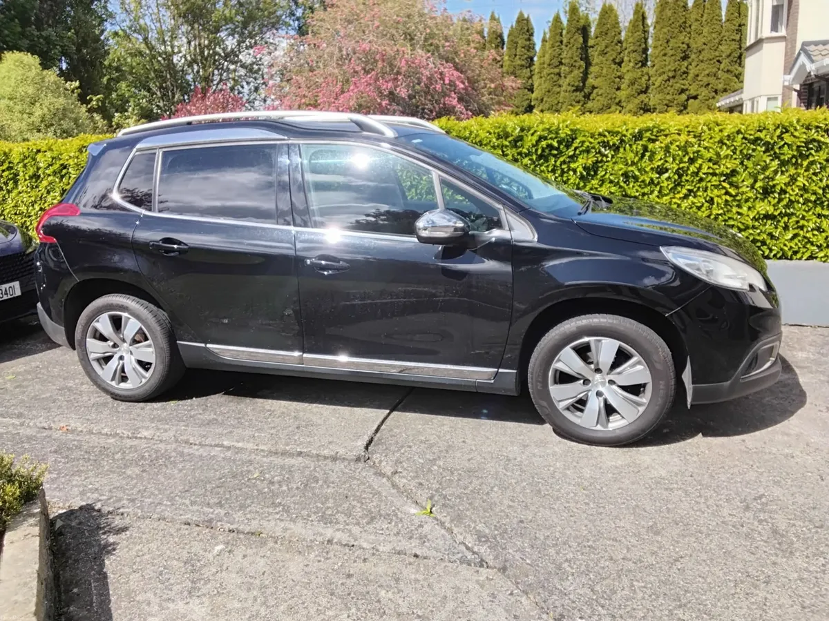 Automatic 2016, Peugeot 2008 1.2 Petrol, Black. - Image 3