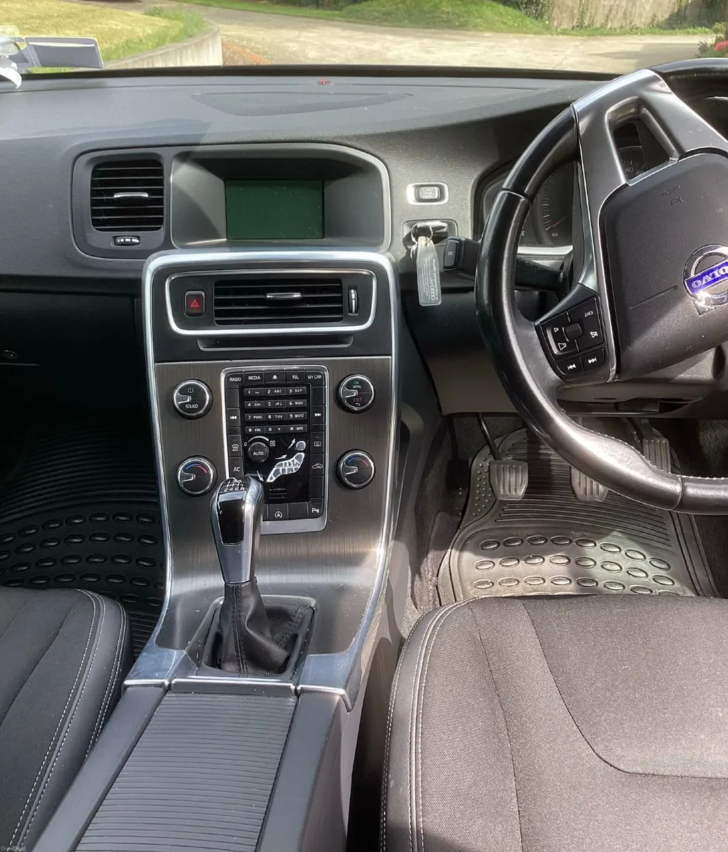 Volvo V60 2014 - Image 2