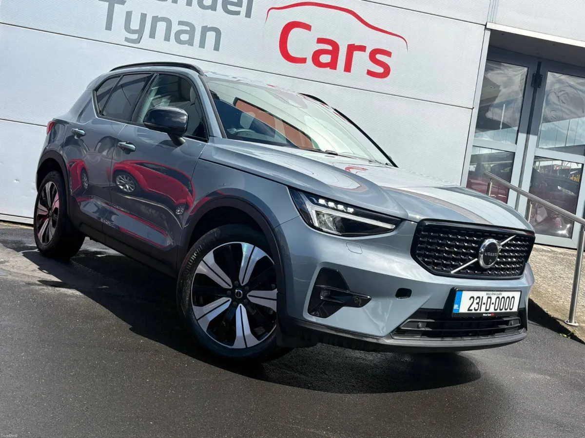 2023 Volvo XC40 T5 Ultimate PHEV, Sunroof, CarPlay - Image 2