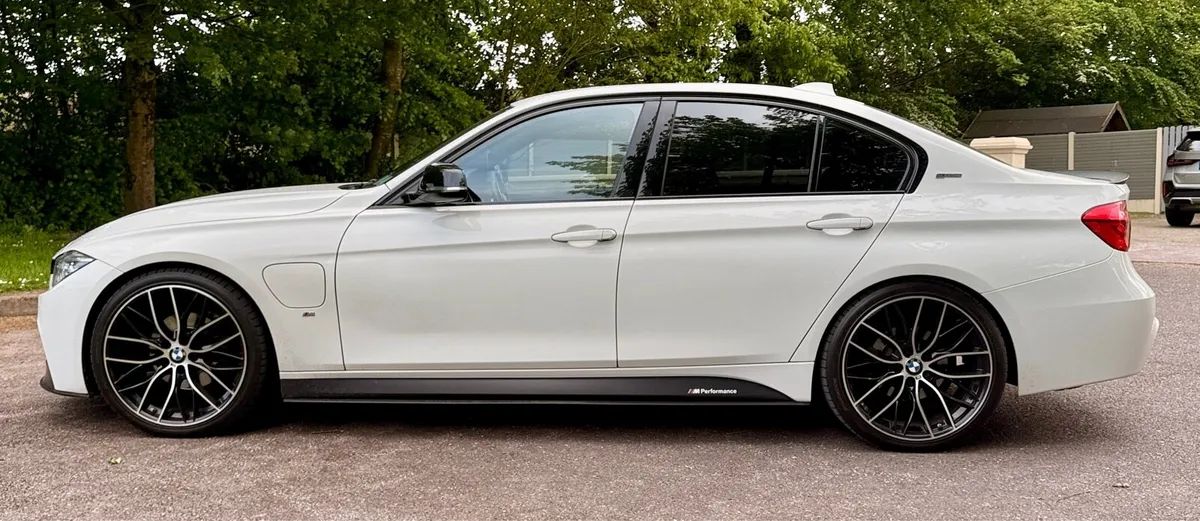 BMW 330e M Sport with Red interior !! - Image 4