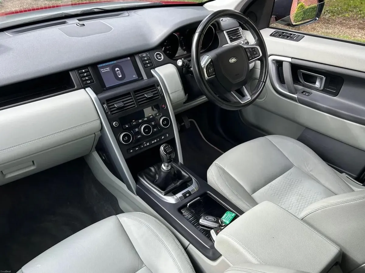 Land Rover Discovery Sport 2017 - Image 4