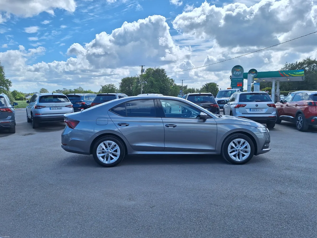 Skoda Octavia 2.0Tdi *High Spec/Camera/App Connect - Image 2