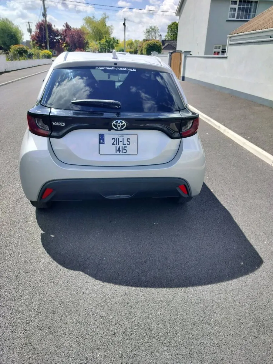 2021 Toyota yaris. - Image 4