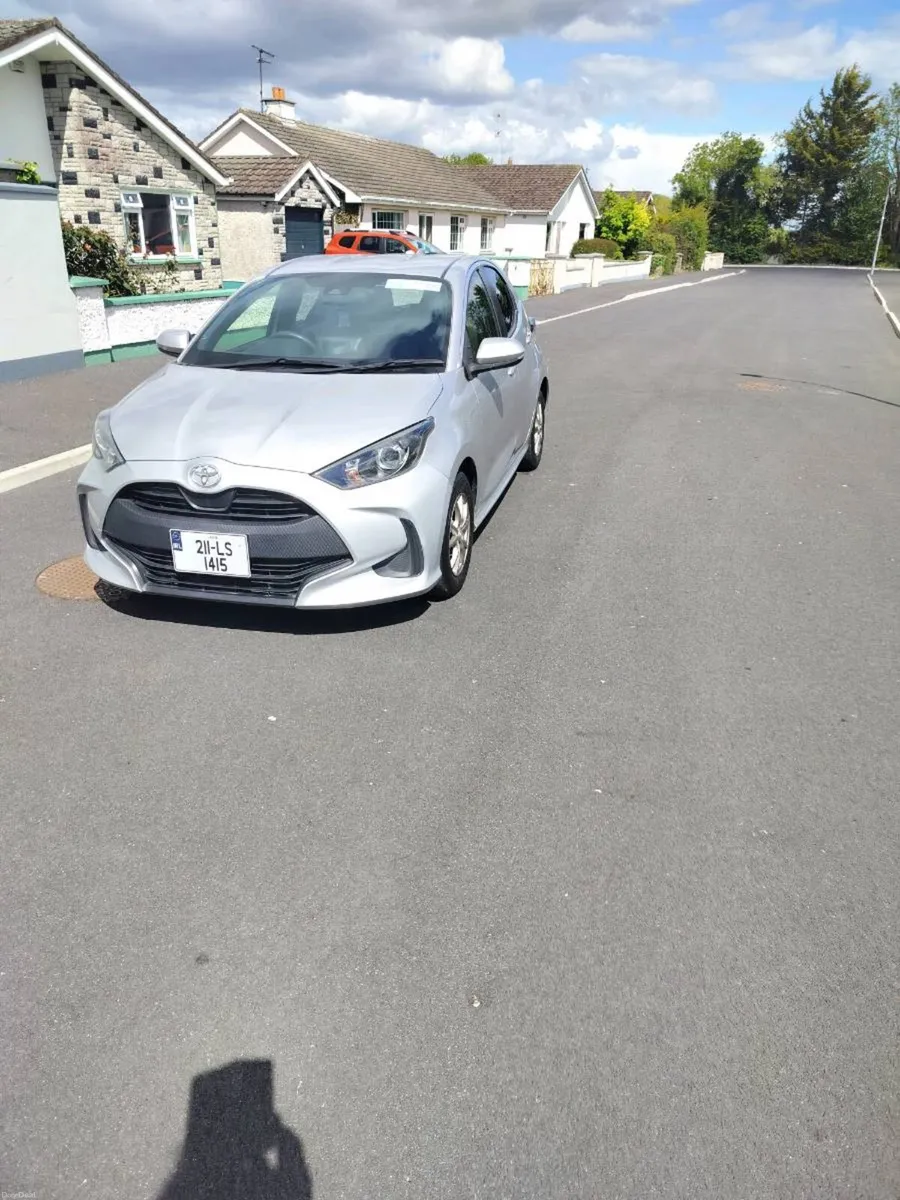 2021 Toyota yaris. - Image 2