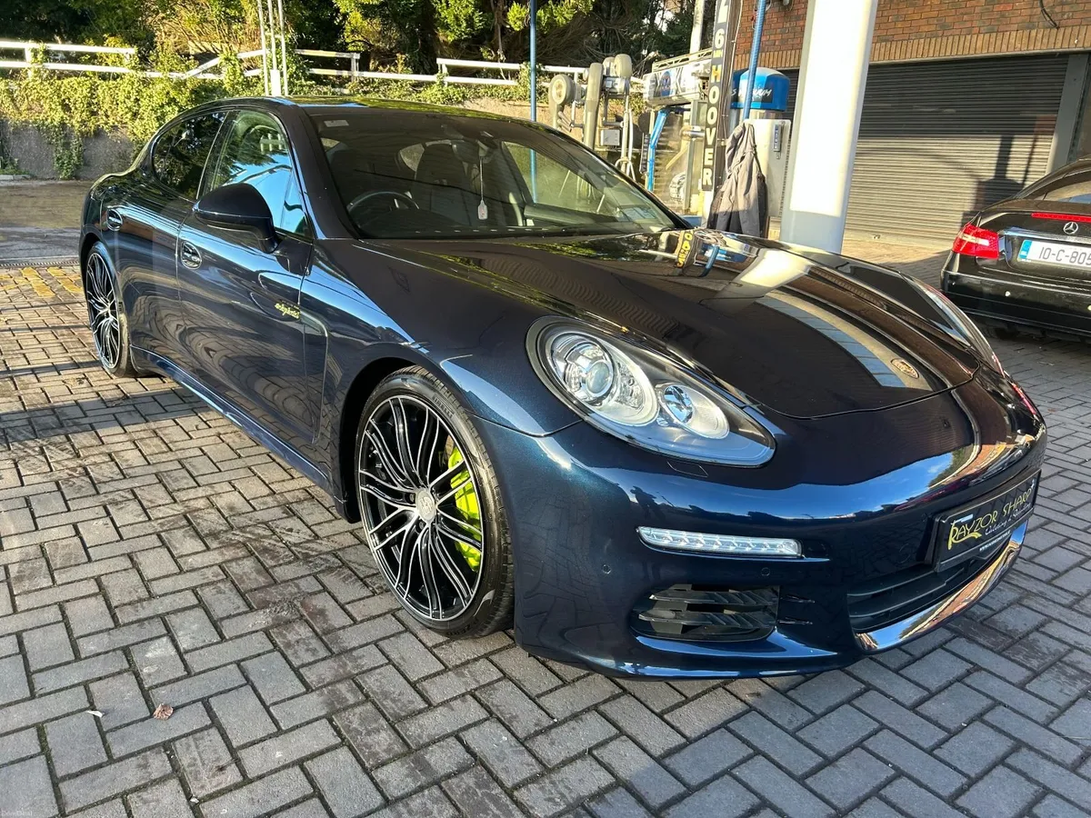 Panamera 3L V6 Hybrid full specs - Image 3