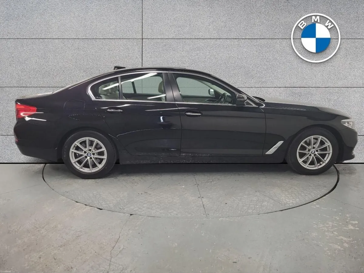 BMW 5-Series 520d SE Saloon - Image 3