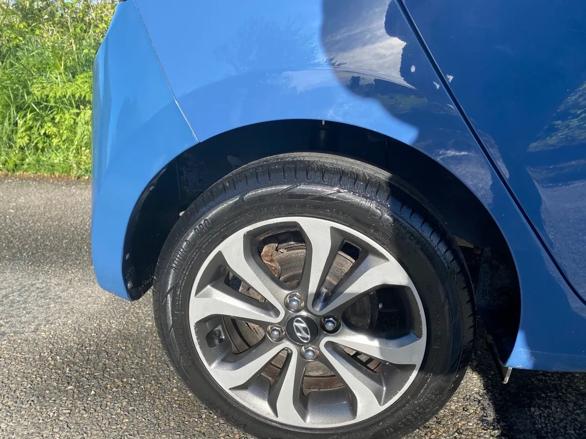 HYUNDAI i10 SPORT 🏏 AS NEW LOW KMS NCT.-TAX MINT - Image 3