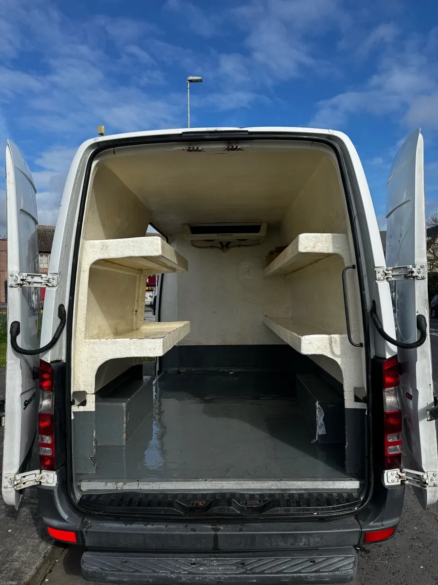 Mercedes sprinter with or without fridge - Image 4