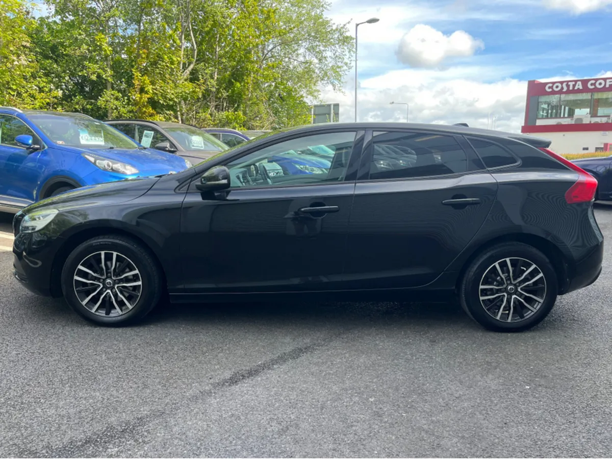 Volvo V40 2.0 DIESEL MOMENTUM EDITION - Image 4