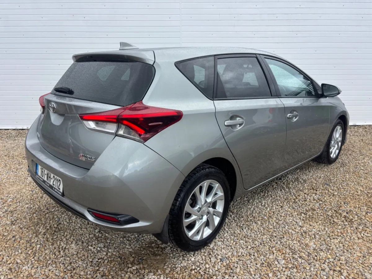 Toyota Auris 1.4 D-4D AURA 4DR - Image 3