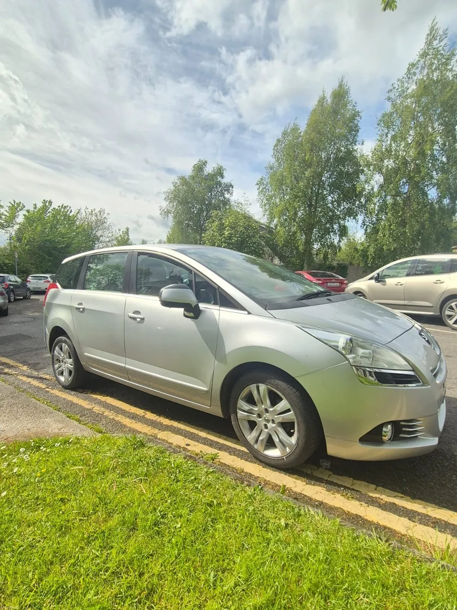 Peugeot 5008 2012 - Image 2
