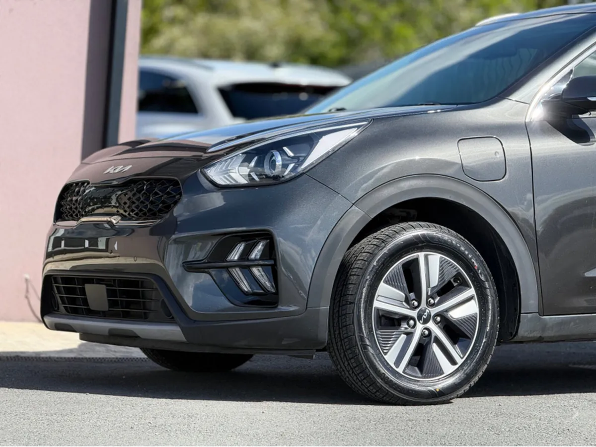 Kia Niro STUNNING ESTATE PHEV NIRO - Image 3