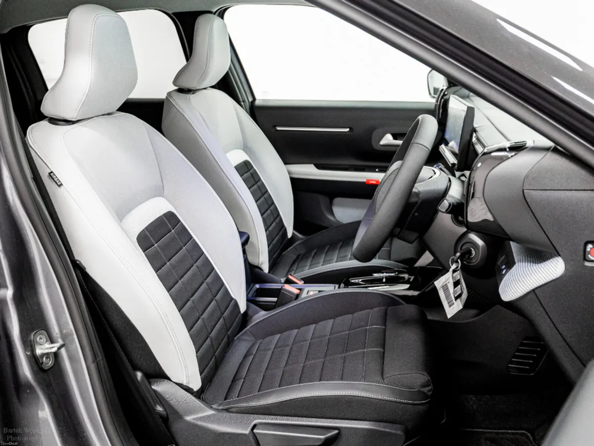 Citroen C3 ë-Max 44kWh 113HP - Bi-Tone Roof - Image 3