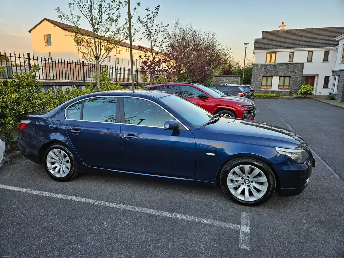 BMW 5-Series 2008 - Image 2