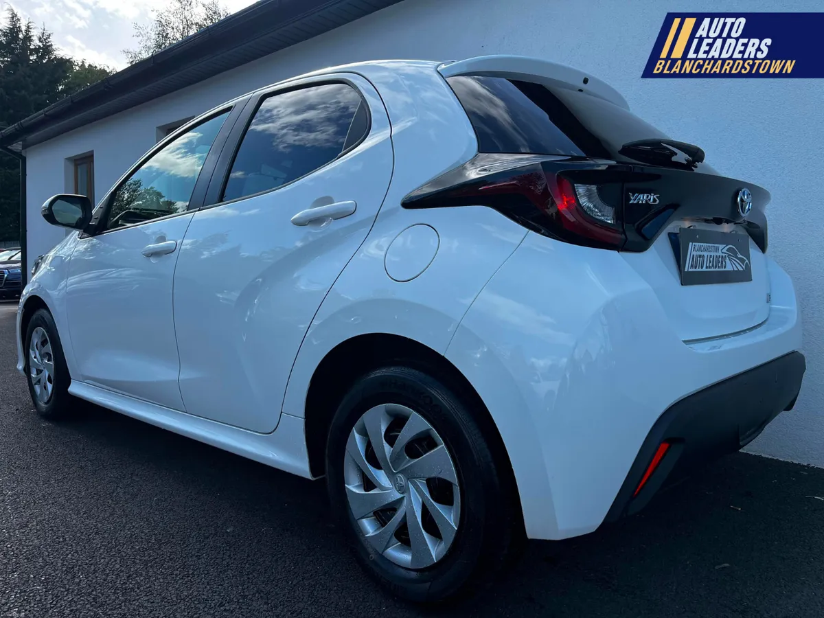 (2022) TOYOTA YARIS 1.5 LUNA HYBRID 116 BHP - Image 4