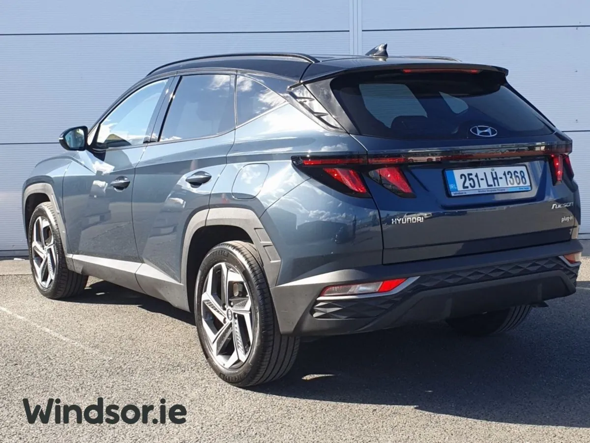 Hyundai Tucson 4WD Executive PHEV Auto w.2 Tone Ro - Image 3
