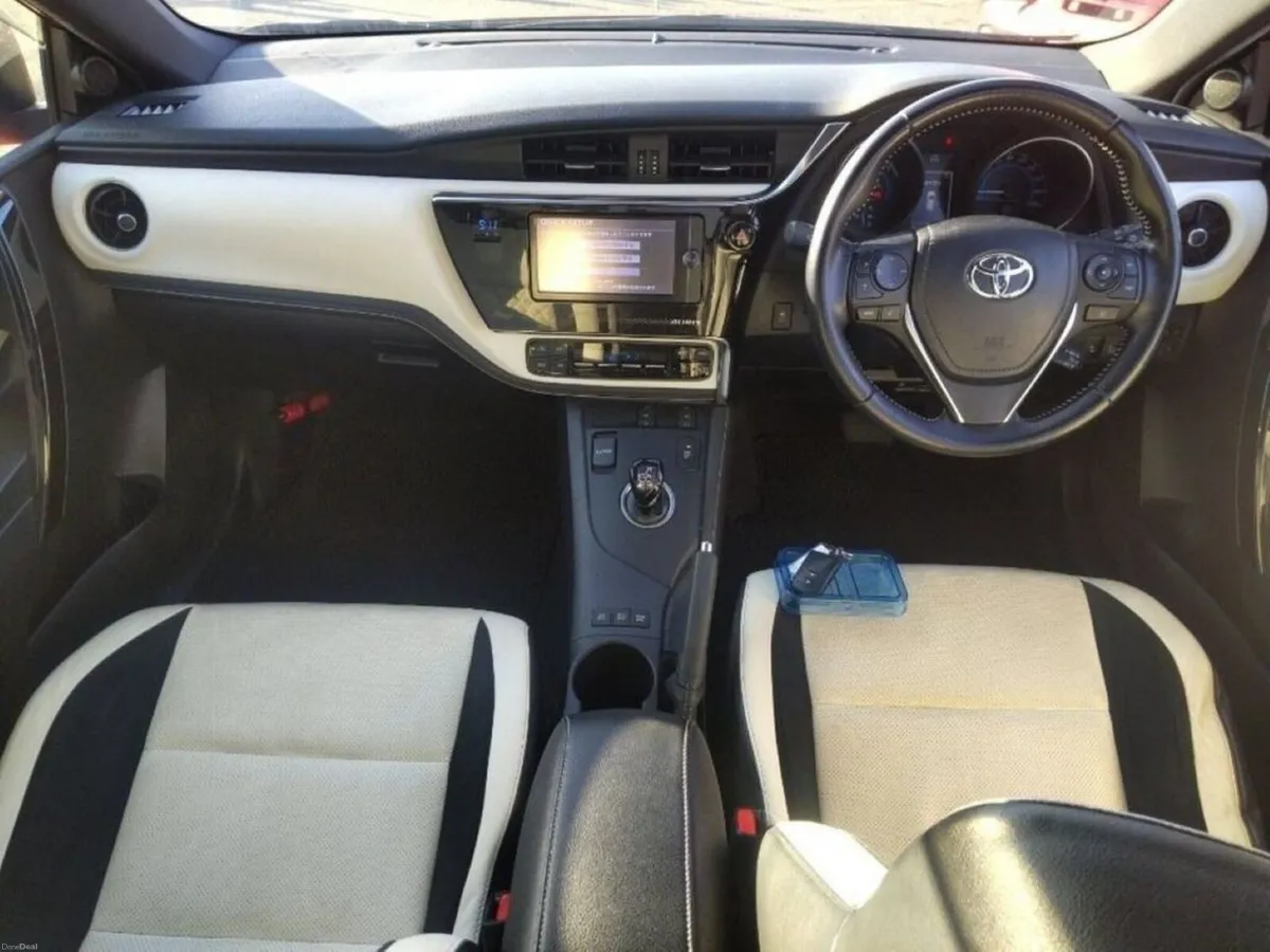 Toyota Auris 1.8 HYBRID - RED/BLACK TWO TONE - 17' - Image 3